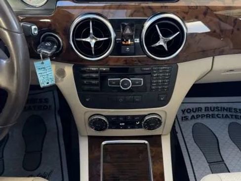 Used 2013 Mercedes-Benz GLK 350 4MATIC image 31