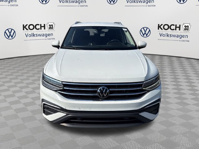 Used 2024 Volkswagen Tiguan SE AWD/4WD image 2