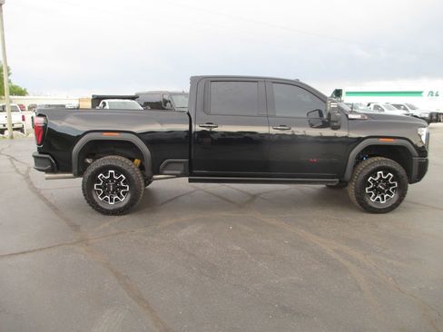 Used 2026 GMC Sierra 2500 AT4X w/ LPO, Black Badging Package AWD/4WD image 5