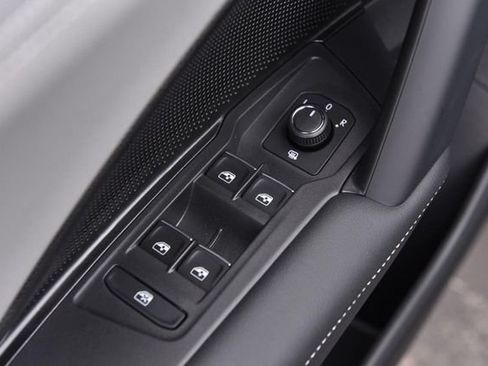 New 2026 Volkswagen Tiguan SE R-Line AWD/4WD image 8