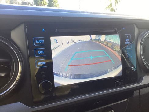 Used 2018 Toyota Tacoma TRD Sport w/ Technology Package image 16