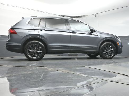 Used 2024 Volkswagen Tiguan SE FWD image 41