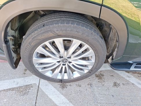 Used 2023 Toyota Highlander Platinum image 11