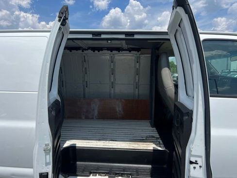 Used 2018 Chevrolet Express 2500 Extended w/ Driver Convenience Package RWD image 17