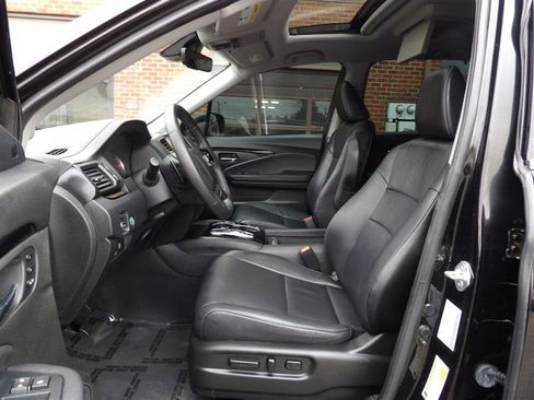 Used 2022 Honda Pilot Touring image 10