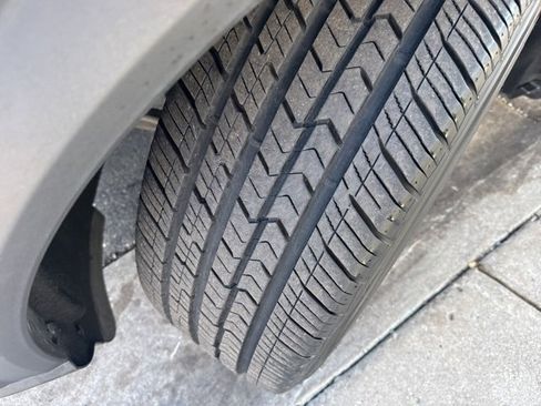 Used 2020 Ford Explorer XLT w/ Equipment Group 202A image 9