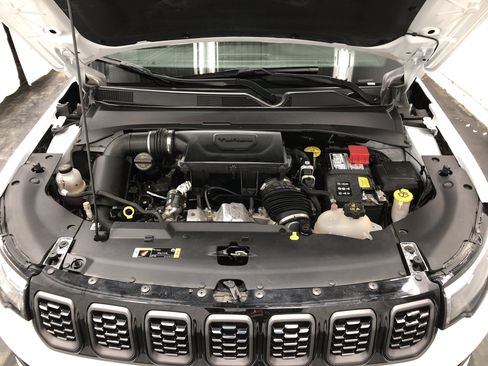 Used 2024 Jeep Compass Limited w/ High Altitude Package image 8