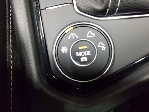 New 2025 Volkswagen Taos SEL image 29