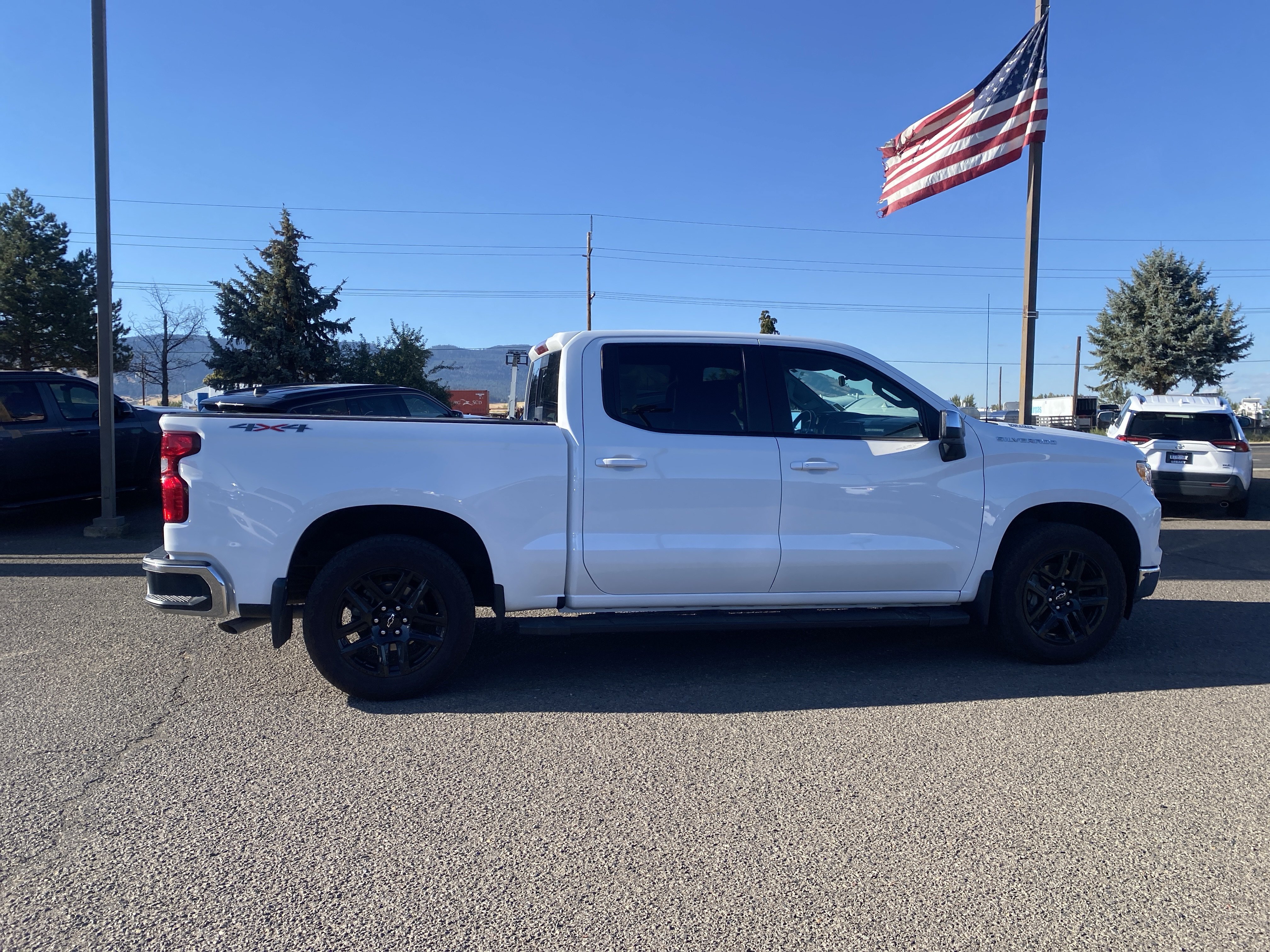 Used 2024 Chevrolet Silverado 1500 LT w/ Convenience Package II AWD/4WD image 2