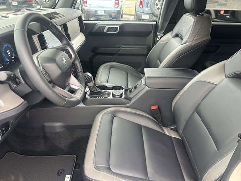 New 2025 Ford Bronco Outer Banks image 8