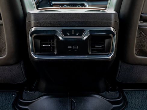 Used 2025 GMC Sierra 2500 Denali Ultimate image 32