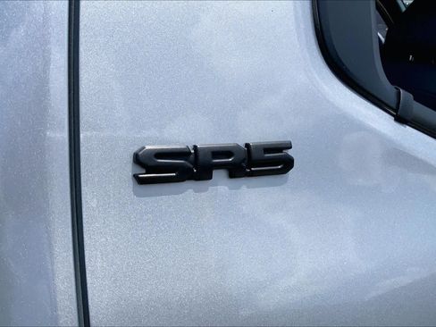 Used 2025 Toyota Tacoma SR5 AWD/4WD image 10