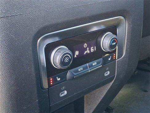 Used 2024 Chevrolet Suburban Premier image 10