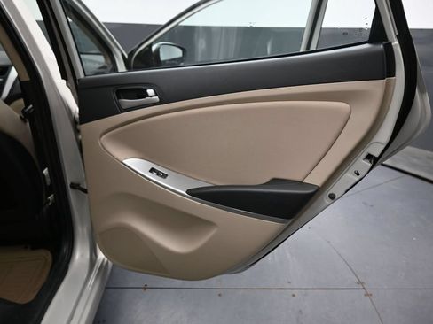 Used 2017 Hyundai Accent SE FWD image 19