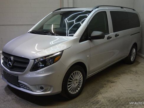 Used 2017 Mercedes-Benz Metris Passenger image 28