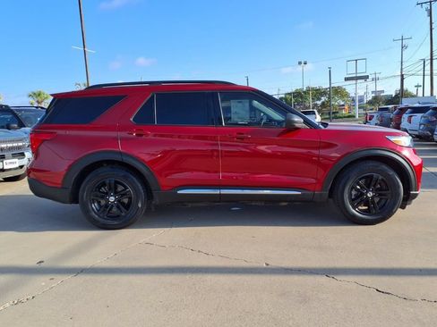 Used 2024 Ford Explorer XLT w/ Equipment Group 202A RWD image 7