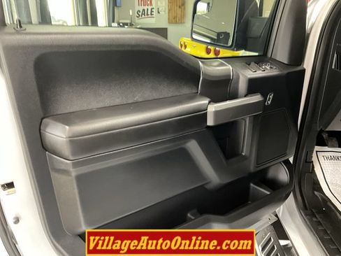 Used 2017 Ford F150 XLT w/ Equipment Group 302A Luxury AWD/4WD image 33