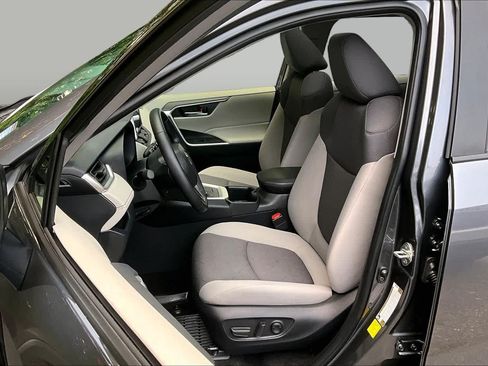 Certified 2025 Toyota RAV4 XLE w/ Convenience Package AWD/4WD image 9