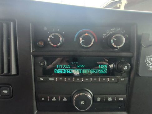 Used 2018 Chevrolet Express 2500 w/ Driver Convenience Package RWD image 18