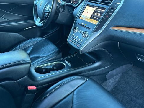 Used 2018 Lincoln MKC Select w/ Select Plus Package image 33