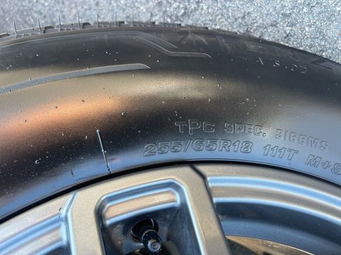 Used 2025 GMC Acadia Elevation image 35