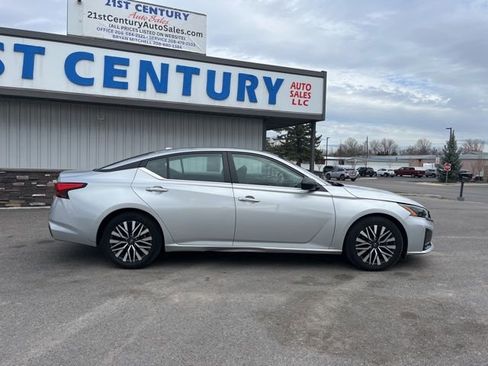 Used 2024 Nissan Altima 2.5 SV FWD image 18