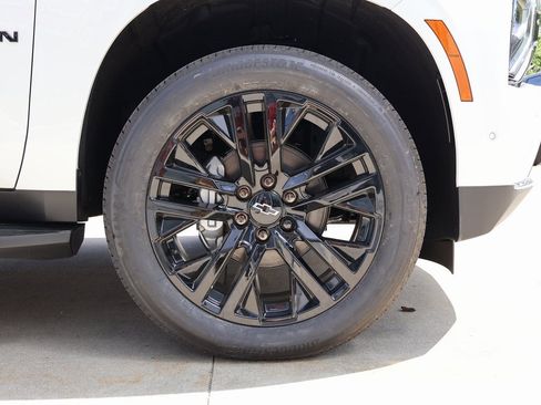 New 2025 Chevrolet Suburban Premier image 51