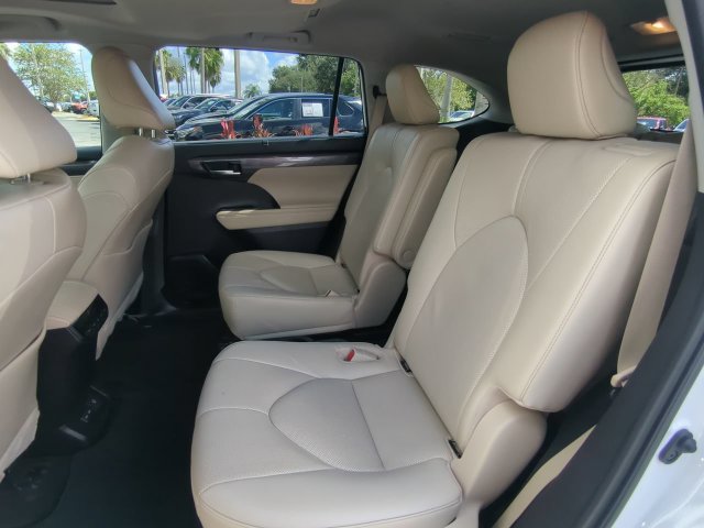 Used 2023 Toyota Highlander Limited FWD image 17