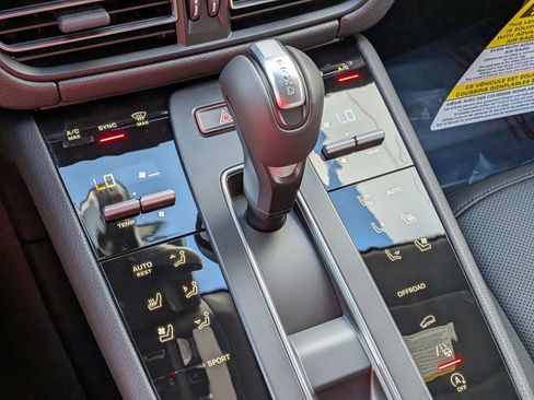 New 2026 Porsche Macan image 21