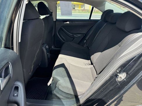 Used 2015 Volkswagen Jetta S image 9