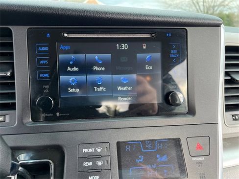 Used 2015 Toyota Sienna LE image 22