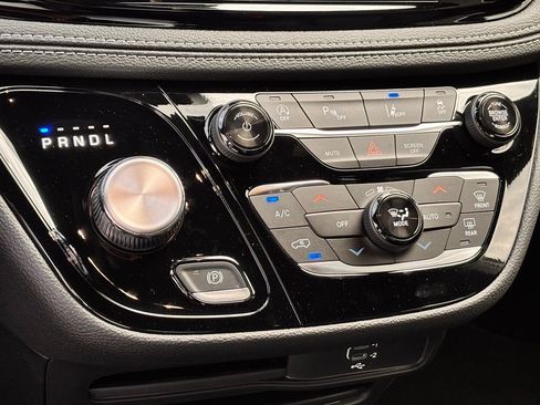 New 2026 Chrysler Pacifica Select w/ S Appearance Package FWD image 15