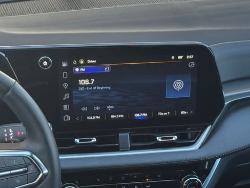 Used 2025 Chevrolet Equinox LT image 18