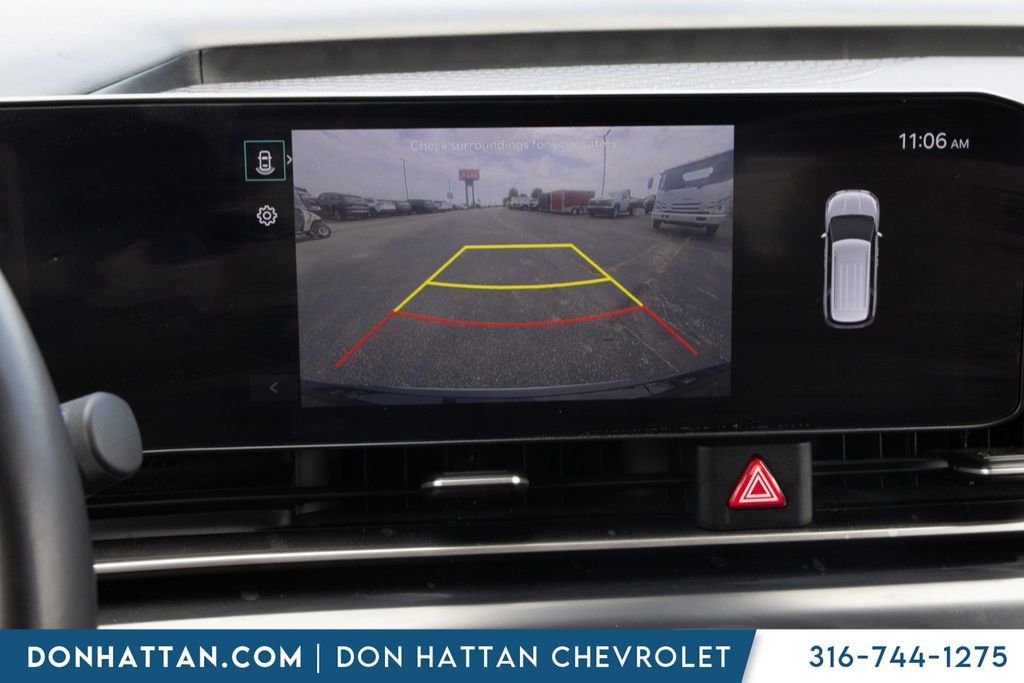 Used 2025 Kia Carnival FWD image 9