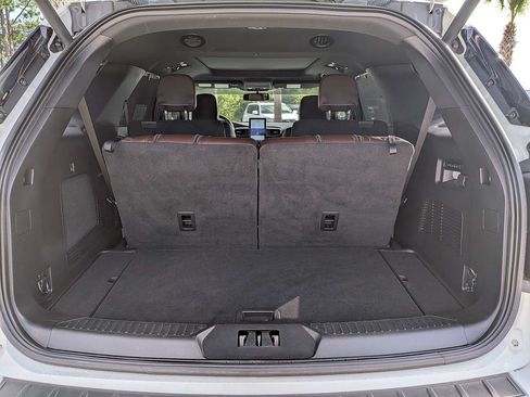 Used 2022 Ford Explorer Platinum w/ Technology Package AWD/4WD image 12