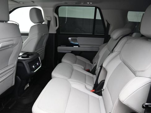 Used 2025 Ford Expedition Max Platinum AWD/4WD image 10