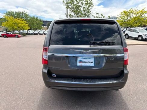 Used 2016 Chrysler Town & Country Touring w/ Driver Convenience Group FWD image 5