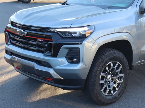 Used 2024 Chevrolet Colorado Z71 w/ Z71 Convenience Package 2 AWD/4WD image 6