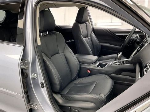 Used 2023 Subaru Outback Touring AWD/4WD image 7
