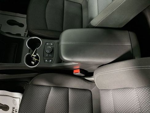 Used 2023 GMC Terrain SLE w/ Driver Convenience Package image 20