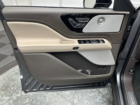 Used 2024 Lincoln Aviator Reserve w/ Equipment Group 201A image 9