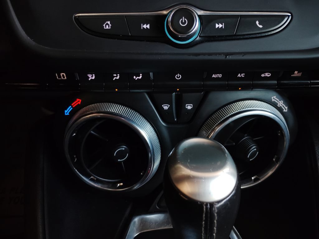Used 2020 Chevrolet Camaro LT RWD image 32