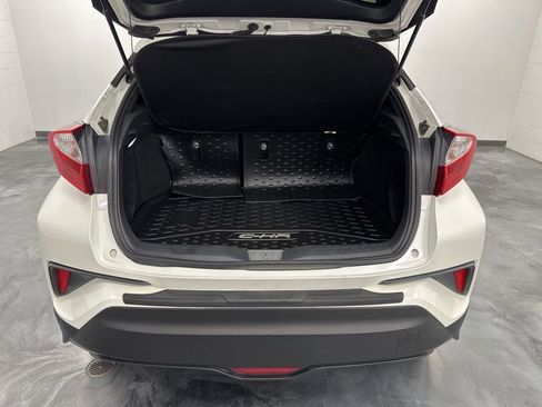 Used 2019 Toyota C-HR Limited FWD image 7