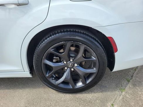 Used 2022 Chrysler 300 Touring L image 25