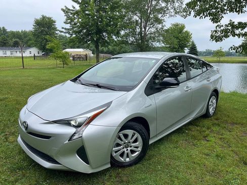 Used 2016 Toyota Prius Two FWD image 1
