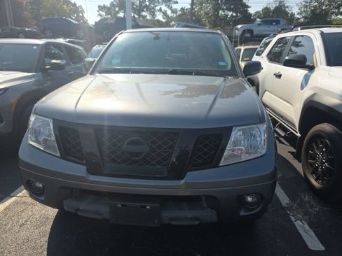 Used 2021 Nissan Frontier SV w/ Midnight Edition Floor Mats RWD image 2