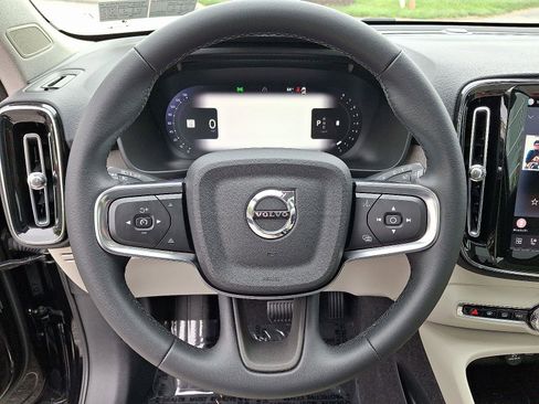 Used 2023 Volvo XC40 B5 Plus w/ Protection Package Premier AWD/4WD image 20