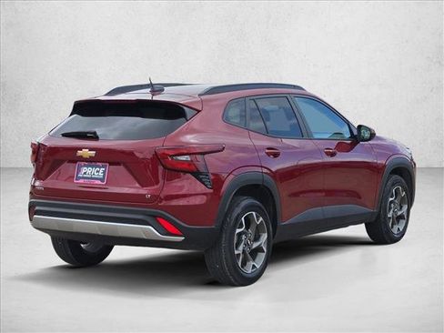 Used 2025 Chevrolet Trax LT w/ LT Convenience Package image 5