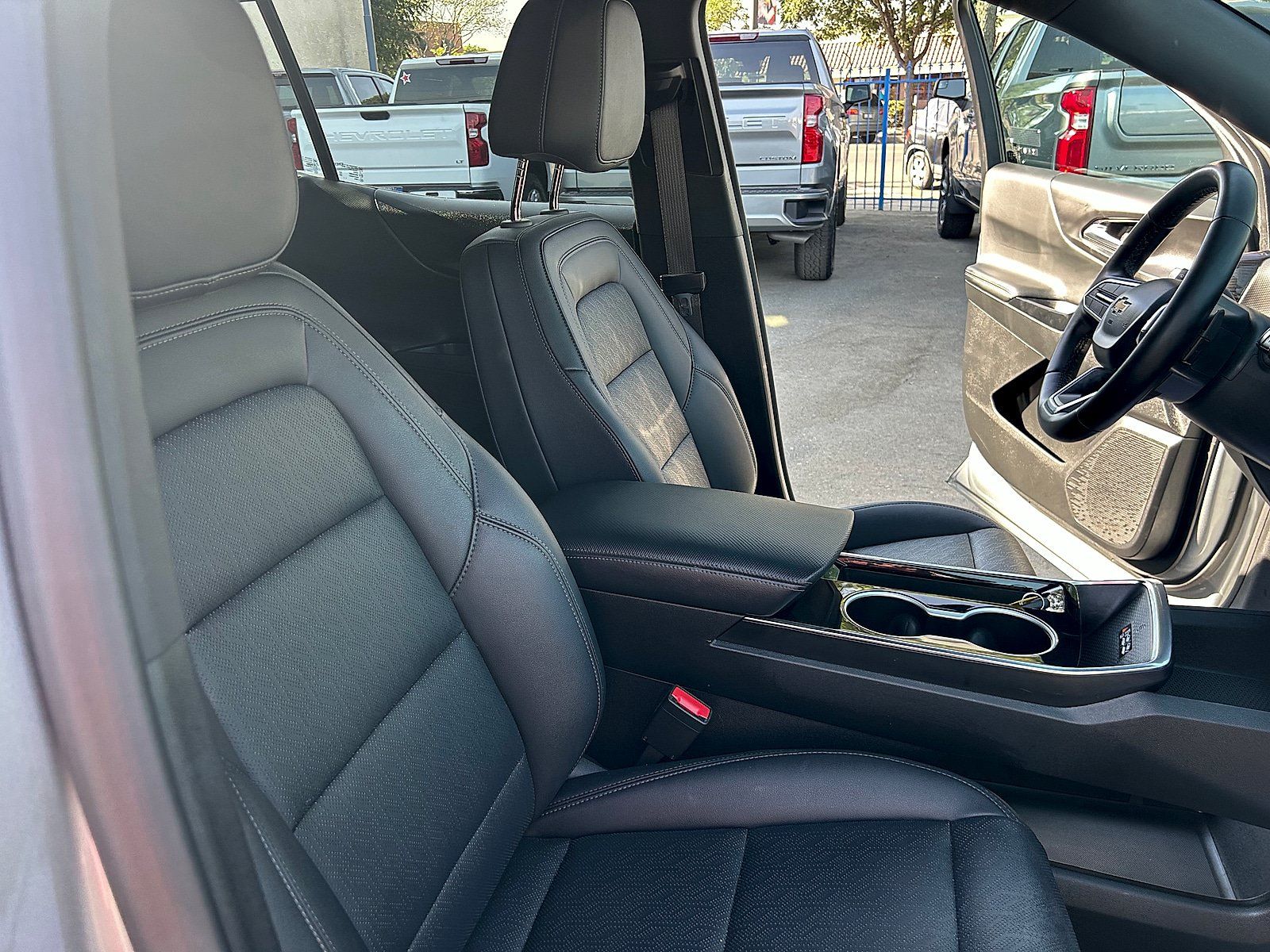 Used 2025 Chevrolet Equinox LT w/ Convenience Package II FWD image 30