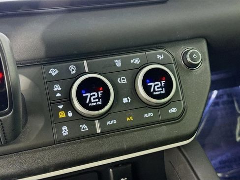 Used 2024 Land Rover Defender 110 X-Dynamic SE image 18